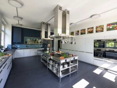 Die neue Küche im VHS-Zentrum Ost in Farmsen. SIe wurde im Sommer 2018 komplett neu gebaut und eingerichtet.